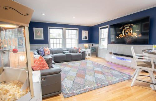 Stellar Home with Hot Tub & Movie Room - Foto 7