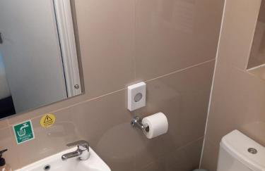 The Green Light House Studio 24 - Free Private Parking - Foto 43