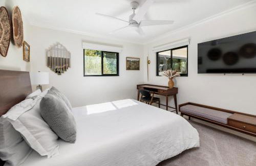 5BR Oasis with Pool, Arcade, Sauna - Photo 18