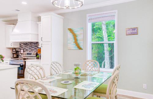 Waterfront Wolf Bay Home with Private Boathouse! - Foto 9