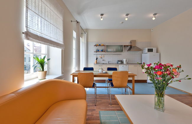 Barbacan Apartments - Photo 16