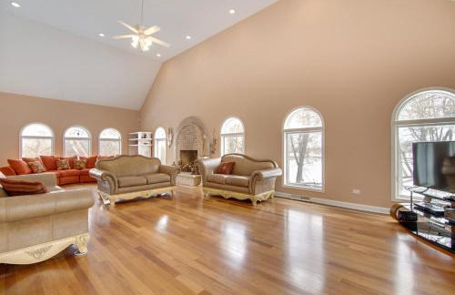 Hot Tub and Sauna Hoffman Estates Villa in Elgin! - Foto 5