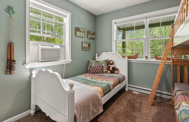 Ridge Retreat by Avantstay Game Room Covered Porch Fire Pit - Photo 32