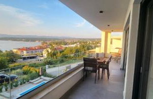 Modern 3BR Apartment with Private Pool, Sea View & Garage - Foto 2