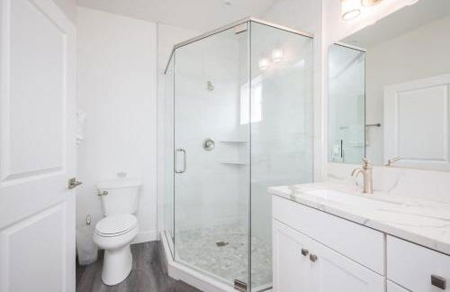 Game Room! Rooftop Deck! Sleeps 11 - Photo 26