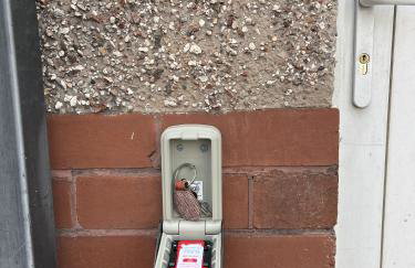 Modernised central Wigan townhouse sleeps up to 6 - Foto 33