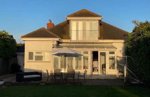 2100 Sq Ft Beach House with large garden - Foto 8