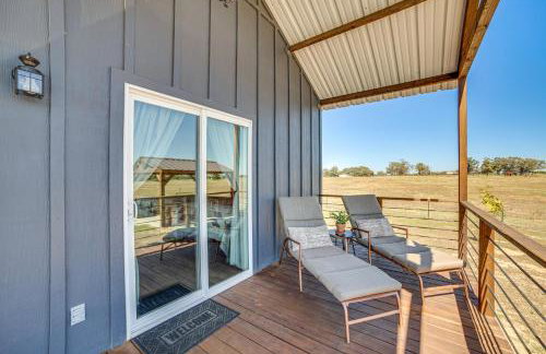 Pond and Grazing Cattle! Rural Getaway Near Van - Foto 19