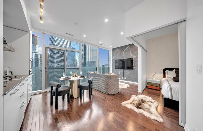 The Harbour Toronto - Photo 71