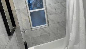 Nona - Cozy 3BR Apt with Parking, Desk & Fast WiFi near Yale, Quinnipiac, SCSU & Hospitals - Foto 3, towels, Shower, Other
