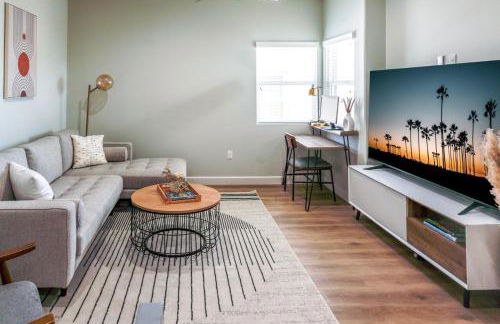 Cozy Luxe Unit Near Disneyland - Sleeps up to 10! EV Friendly & King Bed - Foto 4