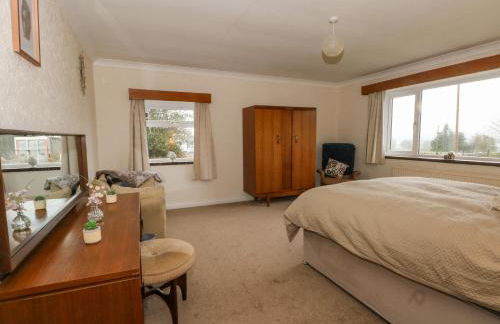 Hawksbridge Bungalow - Photo 15