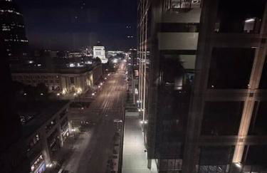 Luxurious 2 Bedroom Downtown City Views! - Foto 35