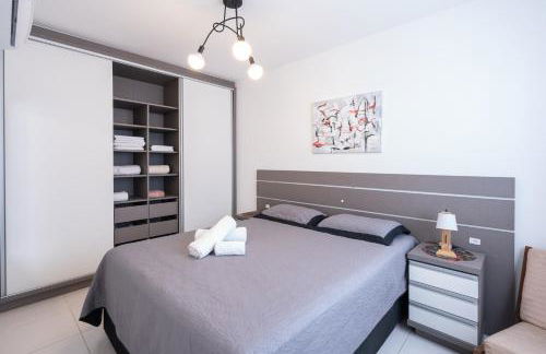 Apartamentos em Bal Piçarras 150 M DA PRAIA com SACADA, WI-FI, PISCINA, PORTARIA 24h, PLAYGROUND e vaga de GARAGEM - Foto 19