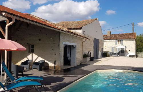 Holiday Home in Loubigne With Pool & Terrace - Foto 1