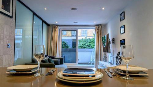 One bedroom apartment with balcony and concierge , station and shops 2min walk - Foto 2