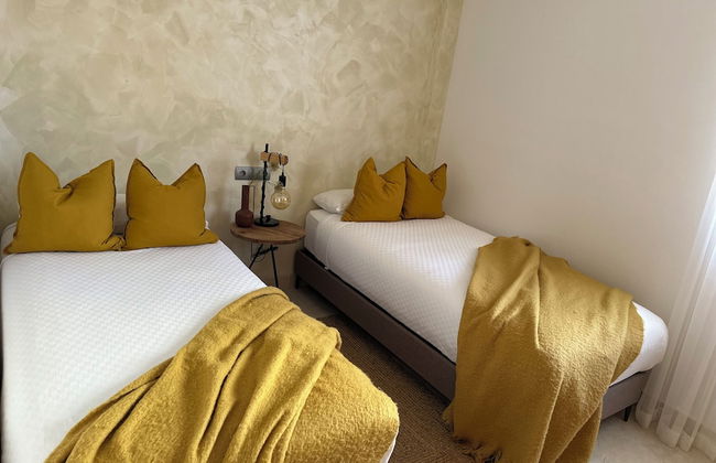 Apartment Sleeps 6 With Private Garden - Photo 5