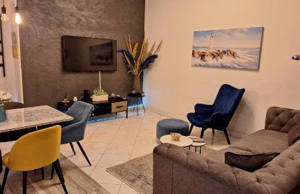 Spacious Apartment Center - Photo 10