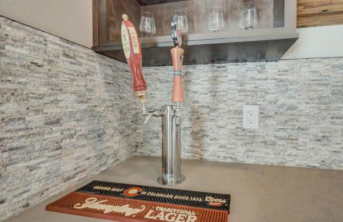 Mountain Breeze Villa w Mountain Views and Air Hockey - Foto 39