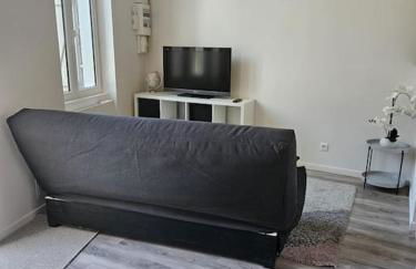 Beautiful F2 apartment 5 stops by train from Paris - Foto 2