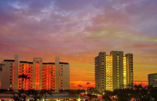 End Unit Steps from Beach Access w/ No Crazy Beach Prices - Foto 5