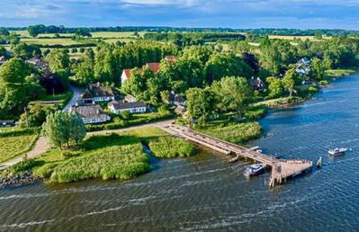 Traditional Architecture Meets Modern Design - Photo 40