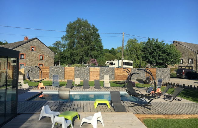 Luxury Villa With Pool - Photo 23