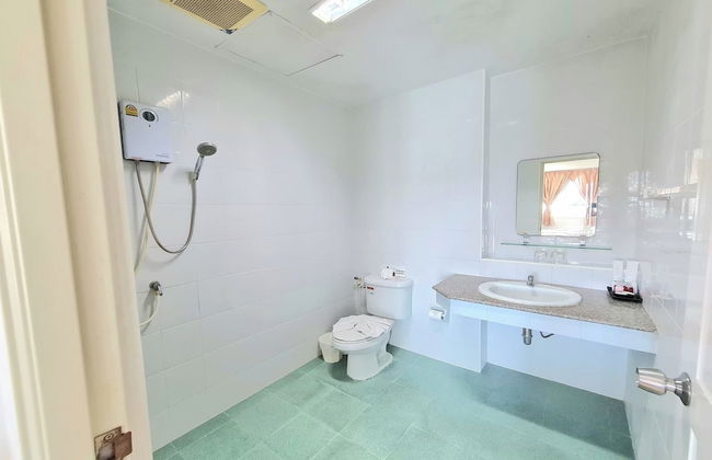 Baan Bonsuan Hill Guesthouse - Photo 7