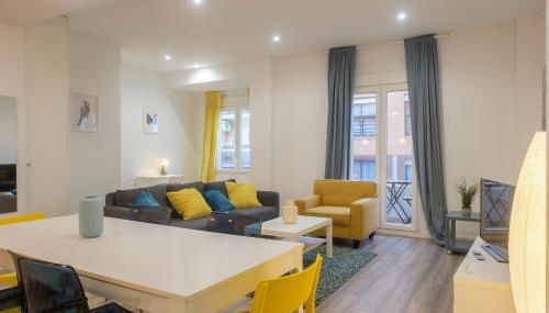 Bright, Brand new & Very Comfortable Apartment - Photo 3