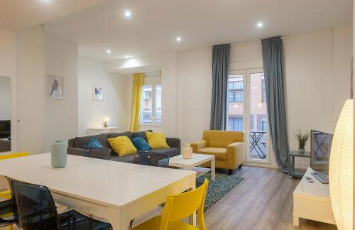 Bright, Brand new & Very Comfortable Apartment - Photo 3