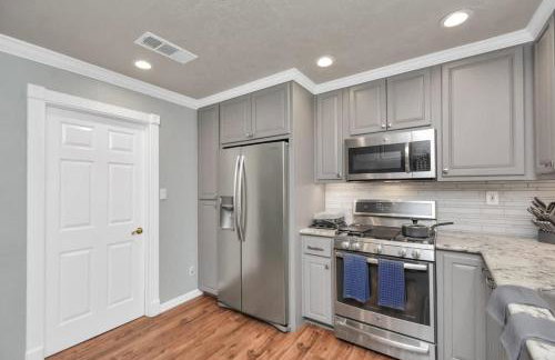 Backyard Oasis-Pool & Grill-Heart of Friendswood - Foto 16