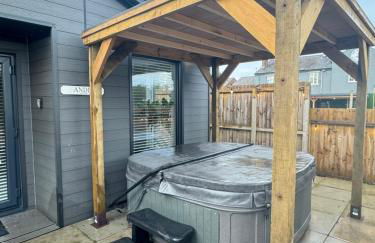 The Slipway Cabins with Hottub - Foto 8