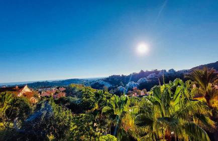 Luxury seaview apartment in Marbella located in a secure gated community with swimming pool and large terrace Perfect for families visiting Marbella and Puerto Banús - Foto 23