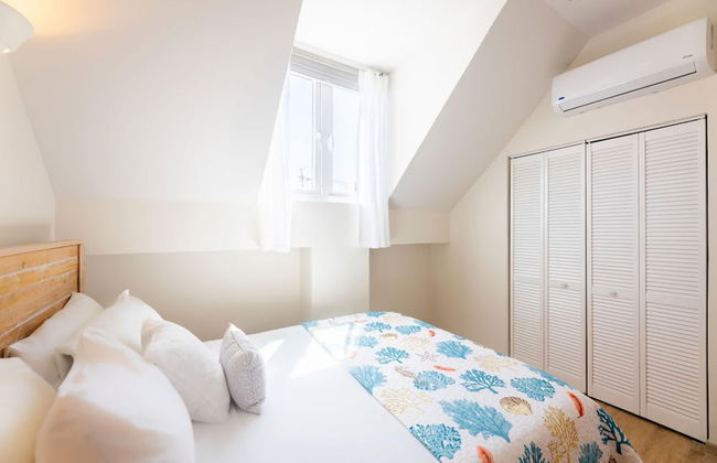 Historic Heartbeat 2BR Townhouse in Central Bliss - Foto 14