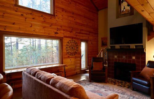 Hidden Hillside Retreat - A Secluded Modern Cabin - Foto 1