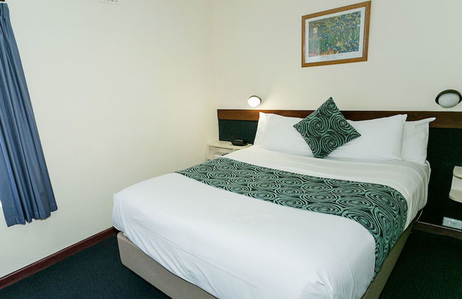 Dolphin Lodge - Photo 7