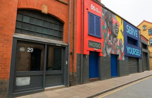 City Centre - Sleeps 6 - Bars, Parking & Netflix - Foto 20