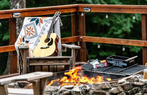 Secluded Cabin Hot Tub and 10 Mi to Blue Ridge - Foto 3