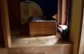 Leśny kasztel pod sosnami. Pokój w koronach drzew. - Foto 6