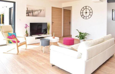 Gorgeous Home In Créances With Wifi - Foto 2