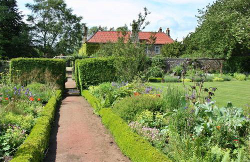 Finest Retreats - Ingleby Manor - Courtyard Cottage - Photo 3