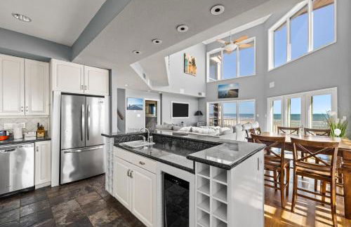 Oceanfront Galveston Beach House Steps to Sand! - Foto 9