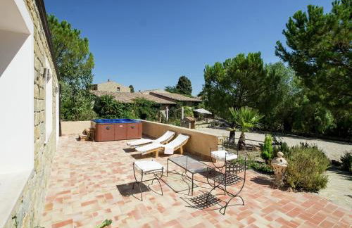 Chic Farmhouse with Sauna, Whirlpool, Patio, Hot Tub, Garden - Foto 2