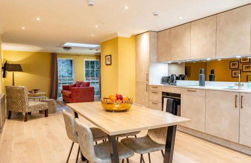 Dragon Suites Luxury Apartments at Rutland Square - Photo 22