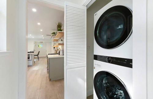 East Sac Getaway, Walking Distance to Hospitals - Photo 8