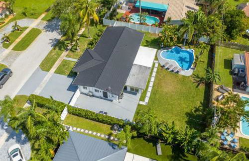 Delilas Chic 3 Bedroom 2 bath Abode with Heated Pool - Foto 37