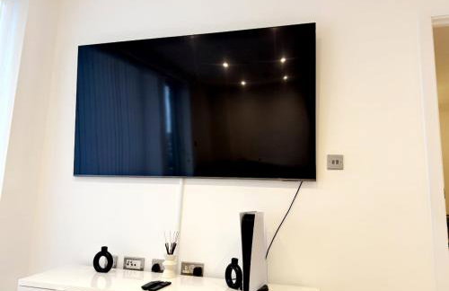 Stylish Luxury New Built Apartment - Photo 2