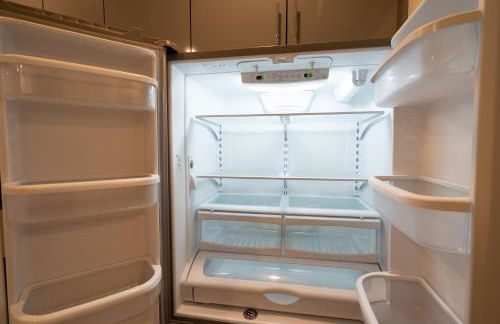 Elevator-Work Here-Gig WiFi-King Bed-Laundry in unit - Foto 32