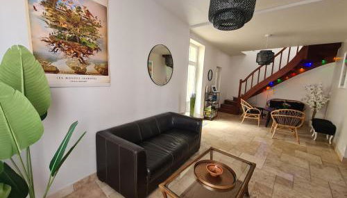 Dors Fée Duplex avec Toit-Terrasse et Salle de Jeux - Centre Bourg à 4 min du Puy duFou - Foto 5