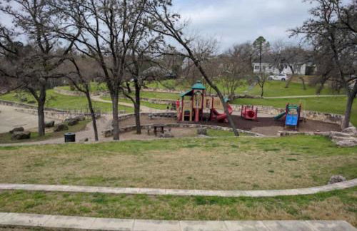 Quiet neighborhood steps away from Downtown stores - Foto 31